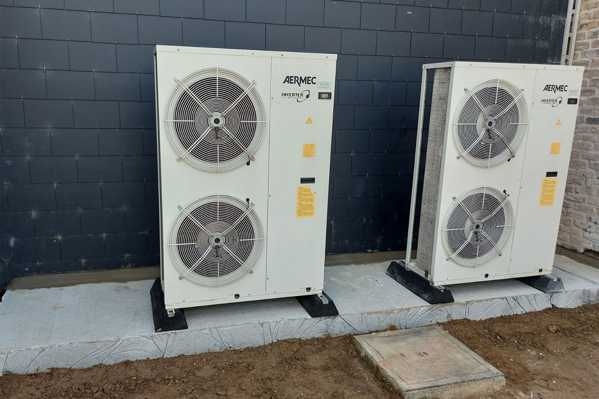 Deux groupe extérieure pour air conditionné